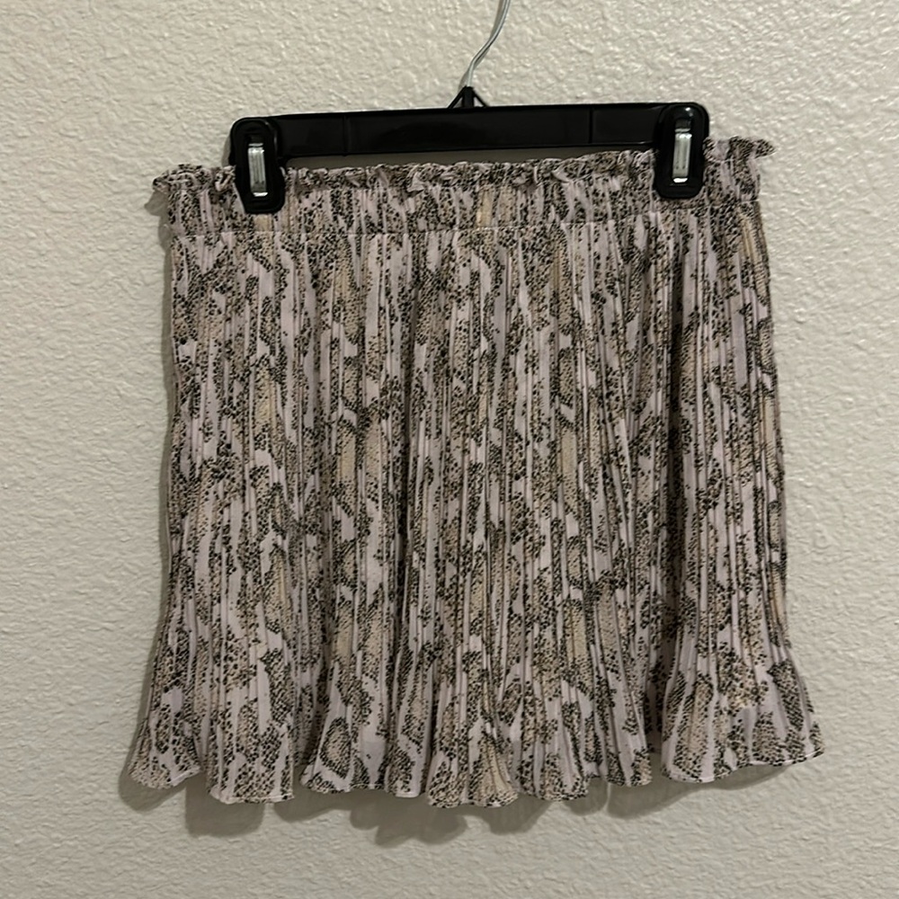 Snake skin print skirt. Size L